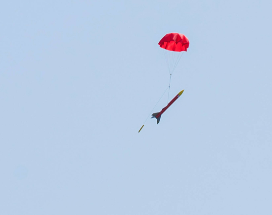 ENSTA Bretagne : ouverture du parachute lors du test de la fusée au C-Space