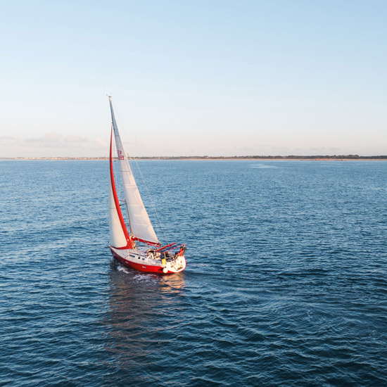 Le bateau Ti Zef Sails  vue de drone 