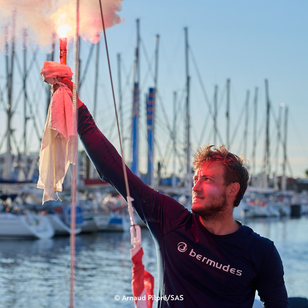 Marin à son arrivée au port après la course SAS