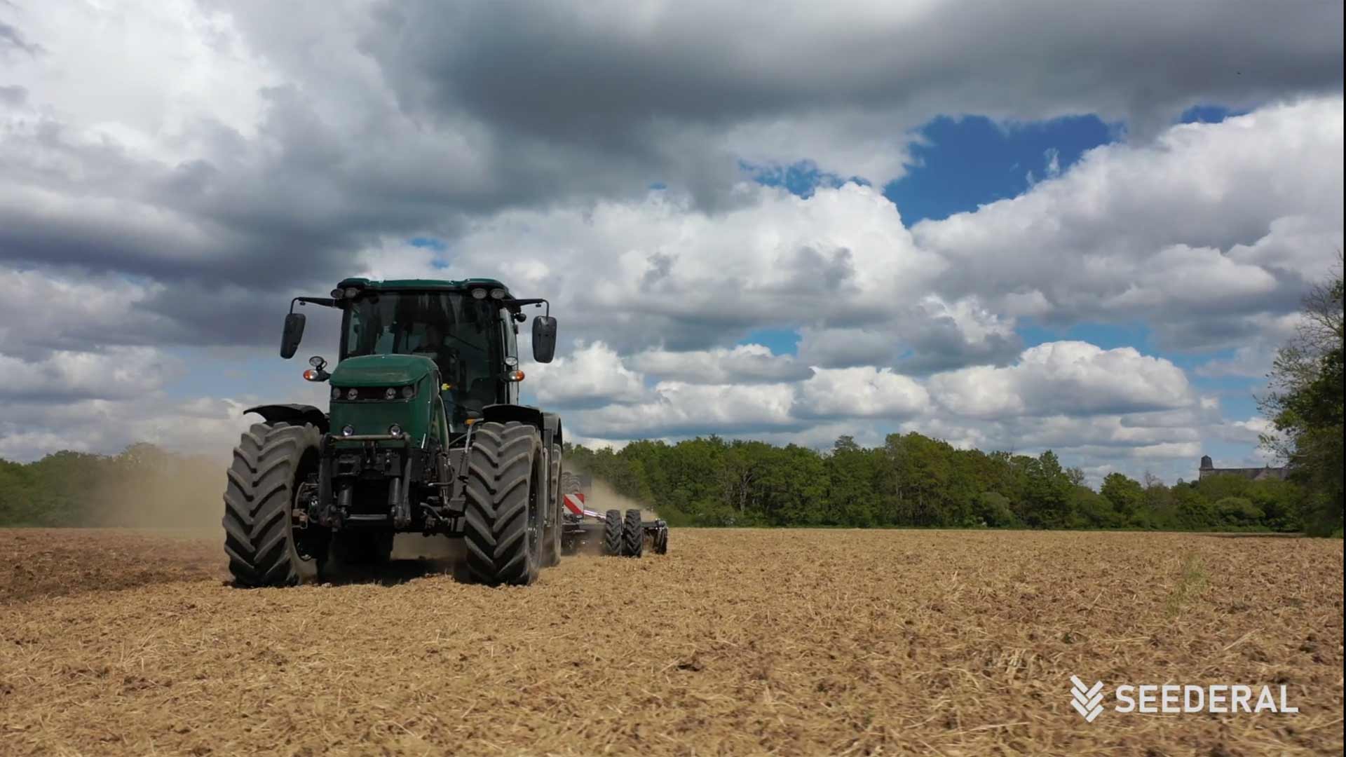 Démonstrateur du Tracteur électrique Seederal en situation