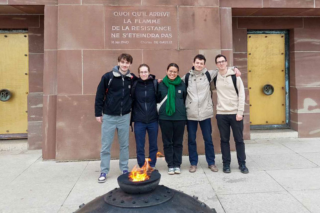 5 étudiants du campus de Paris-Saclay en visite au mémorial du Mont-Valérien