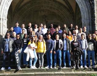 ENSTA Bretagne : photo de groupe des étudiants internationaux en visite à Locronan