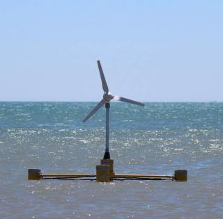 ENSTA Bretagne : prototype d'éolienne flottante développée par les étudiants du MS Expert Energies Marines Renouvelables en essai en mer