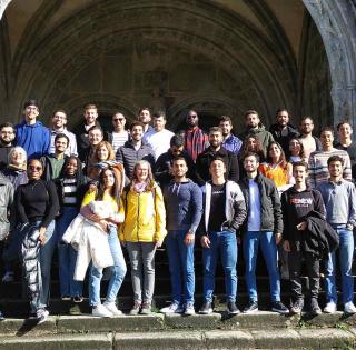 ENSTA Bretagne : photo de groupe des étudiants internationaux en visite à Locronan