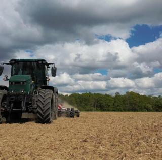 Démonstrateur du Tracteur électrique Seederal en situation