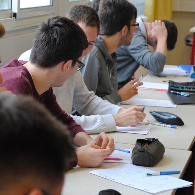 ENSTA Bretagne : Travail de classe en groupe